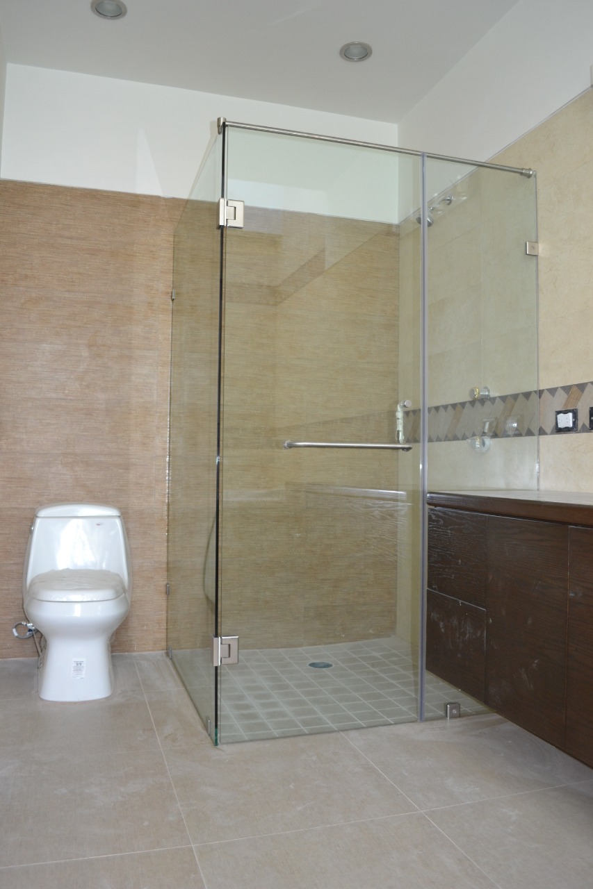 Cancel de vidrio esmerilado para baño