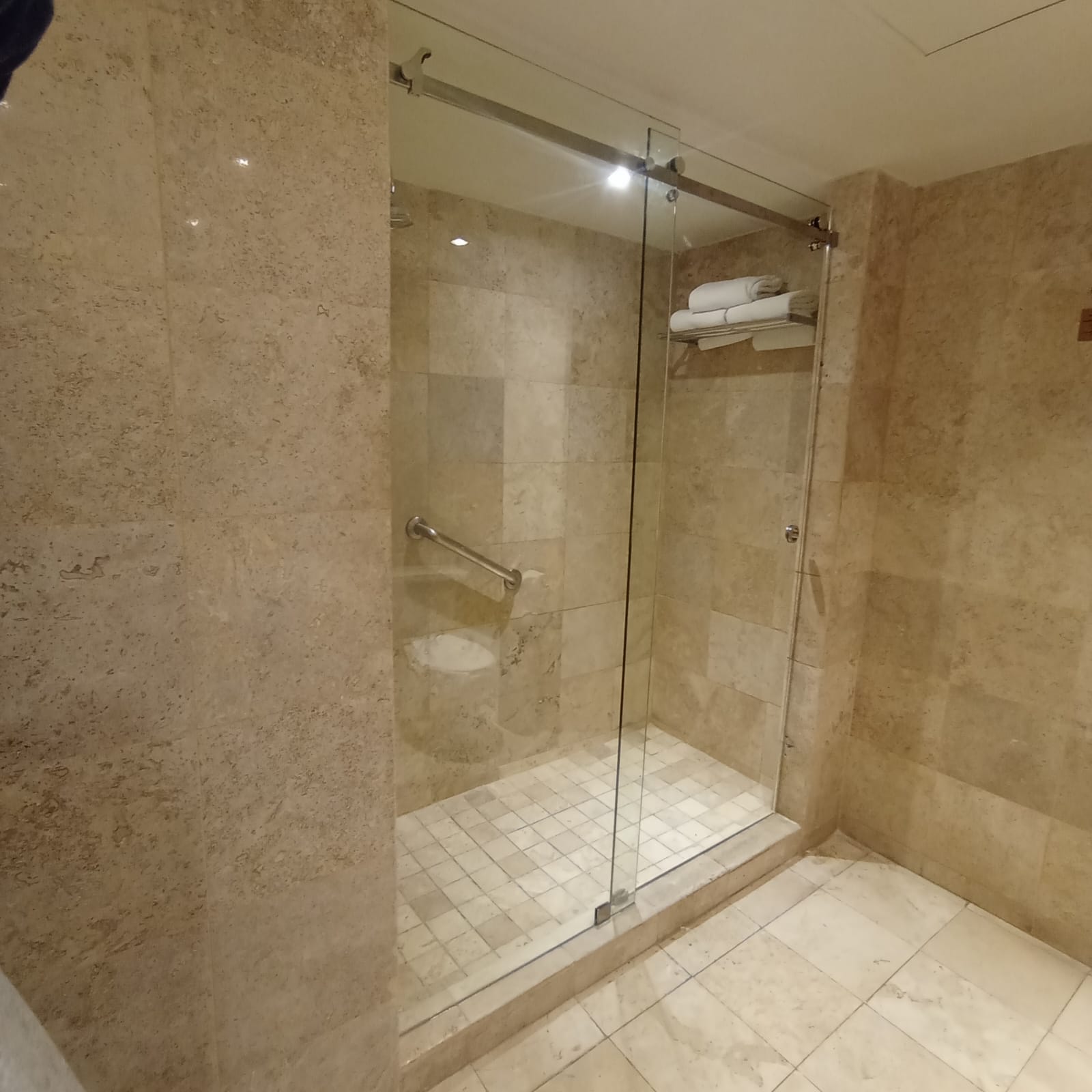 Cancel de baño con sistema deslizante